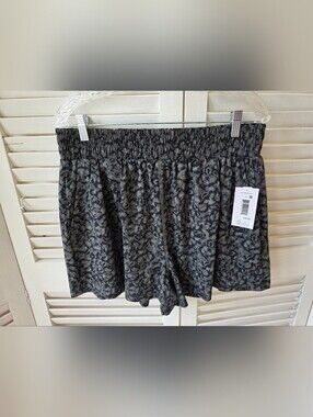 Vively Women's Shorts Size L